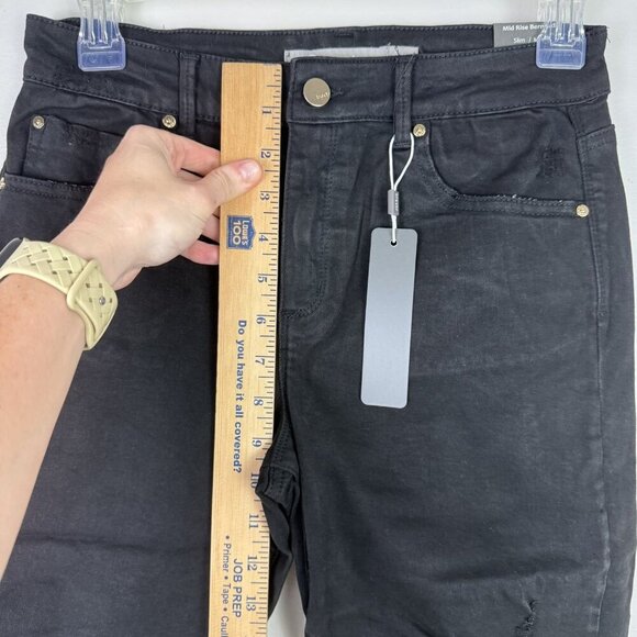 Tractr Bermuda Shorts Womens 4 Black Mid Rise Distressed Raw Hem Slim Fit NWT - Picture 8 of 12